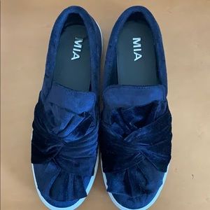 Mia velvet sneakers